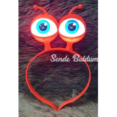 Nessiworld Led Işıklı veamp; Pilli 3 Farklı Modda Yanan Uzaylı Göz Parti Tacı Kırmızı Renk 18x12 cm