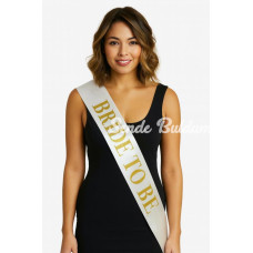 Beyaz Saten Üzerine Kalın Altın Yazılı Bride To Be Kuşağı