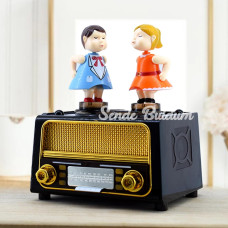 Öpüşen Çift Müzik Kutusu