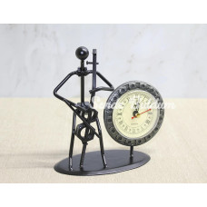 Metal Saatli Keman Çalan Müzisyen Alk4333