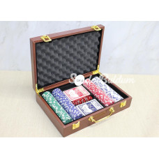 Deri Çantalı 200 Chip Ve 2 Adet İskambil Kağitına Sahip Poker Oyunu Alk4229