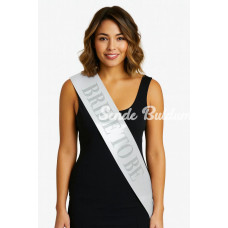 Beyaz Saten Üzerine Kalın Gümüş Yazılı Bride To Be Kuşağı 10 Cm Genişlik Beyaz Saten Üzerine Kalın Gümüş Yazılı Bride To Be Kuşağı 10 Cm Genişlik